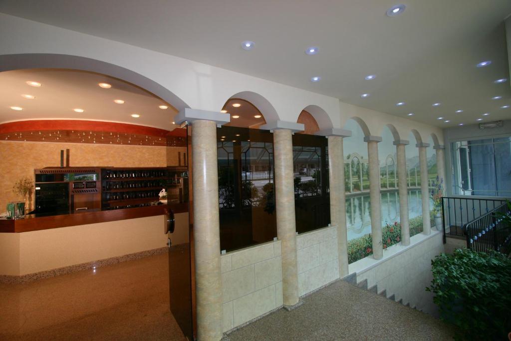Hotel Castel Lodron Storo Extérieur photo